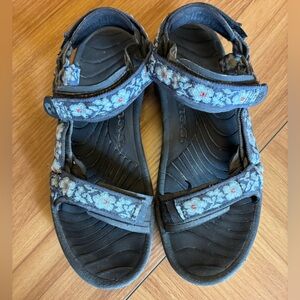 Teva 6433 Hurricane Women's size 8